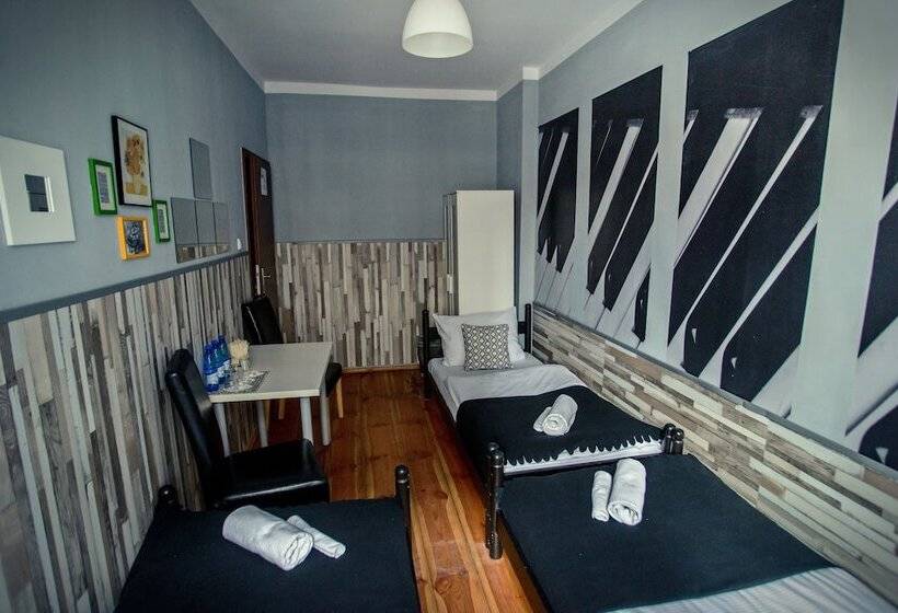 스탠다드 트리픔 룸 공동욕실, Explorer Hostel & Apartment Stare Miasto Old Town 24h #don T Be A Tourist, Be An Explorer!