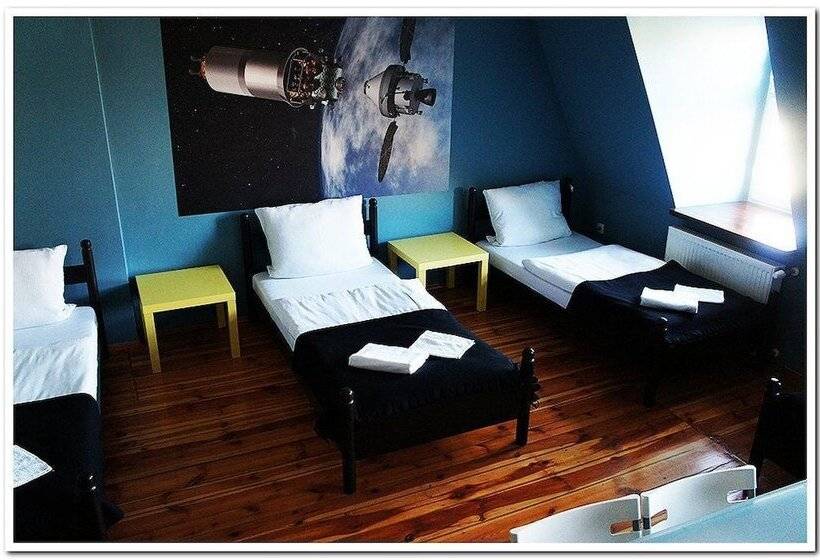 스탠다드 4인용 룸 공용 욕실, Explorer Hostel & Apartment Stare Miasto Old Town 24h #don T Be A Tourist, Be An Explorer!