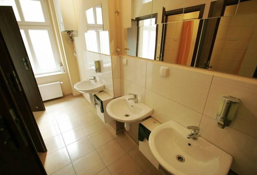 Номер Стандарт Совместная Ванная, Explorer Hostel & Apartment Stare Miasto Old Town 24h #don T Be A Tourist, Be An Explorer!