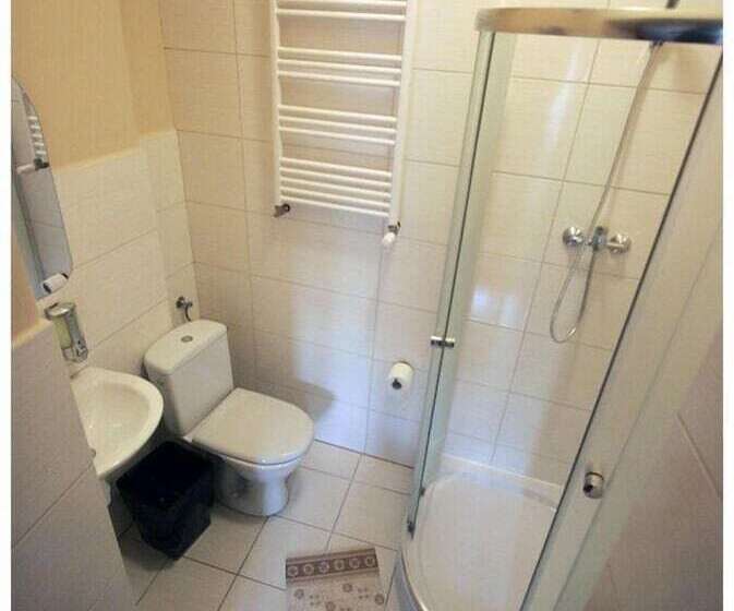Номер Стандарт Трехместный, Explorer Hostel & Apartment Stare Miasto Old Town 24h #don T Be A Tourist, Be An Explorer!