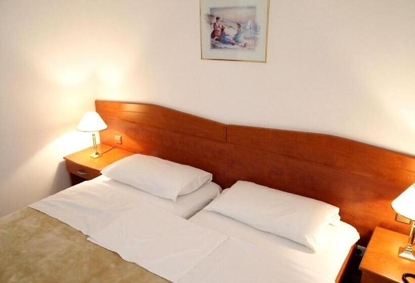 Номер Стандарт, Adria