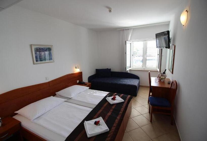 Номер Стандарт, Adria