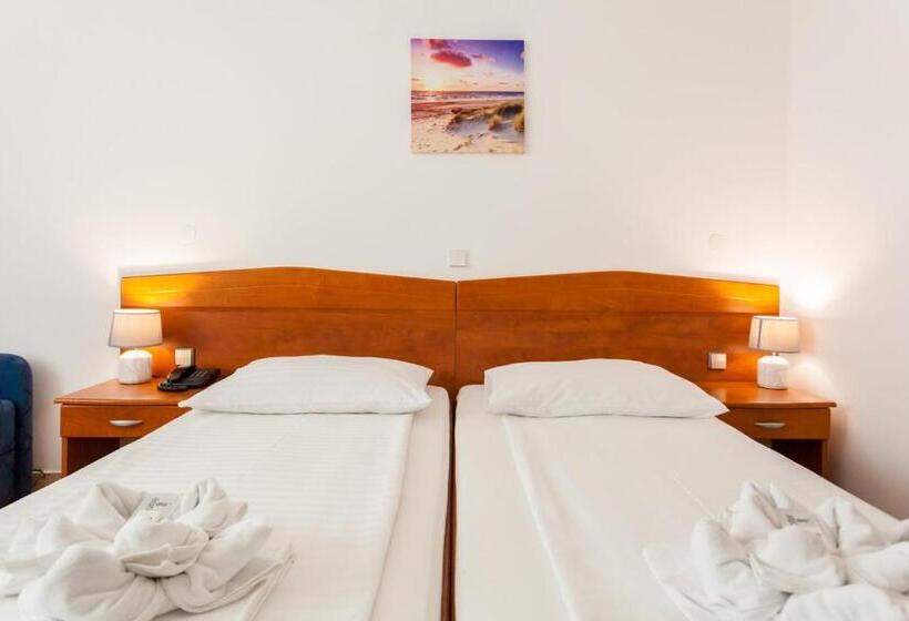 Номер Стандарт Вид на Море, Adria