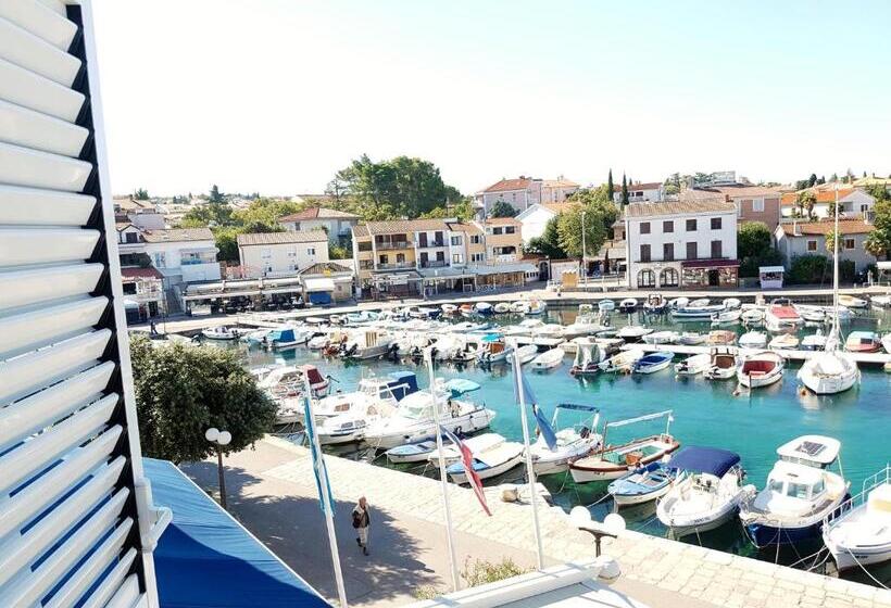 Номер Стандарт Вид на Море, Adria