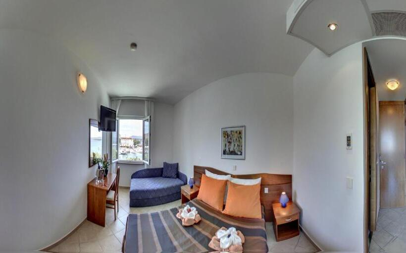 Номер Стандарт Вид на Море, Adria