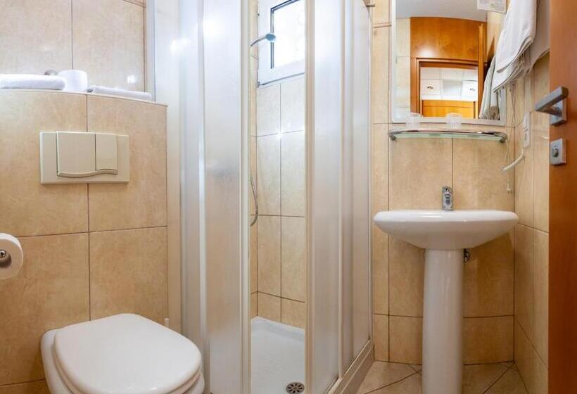 Номер Economy, Adria