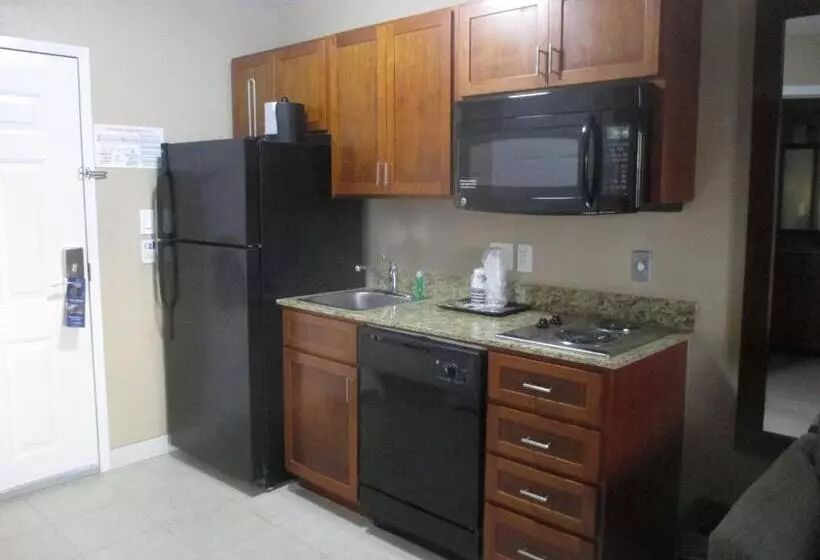 キングサイズベッドのスタンダードルーム, Best Western Plus Crawfordsville
