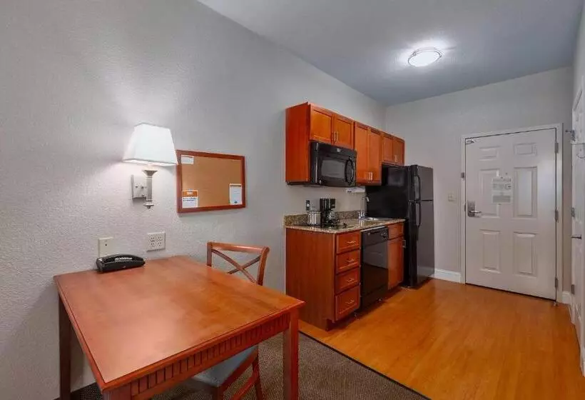 キングサイドベッドのスタンダードワンルーム, Candlewood Suites Decatur Medical Center, An Ihg