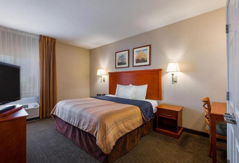 מיטת קינג בסוויטה, Candlewood Suites Decatur Medical Center, An Ihg