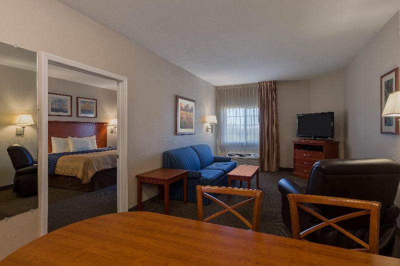 מיטת קינג בסוויטה, Candlewood Suites Decatur Medical Center, An Ihg