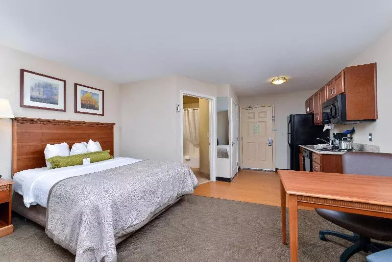 キングサイドベッドのスタンダードワンルーム, Candlewood Suites Roswell, An Ihg