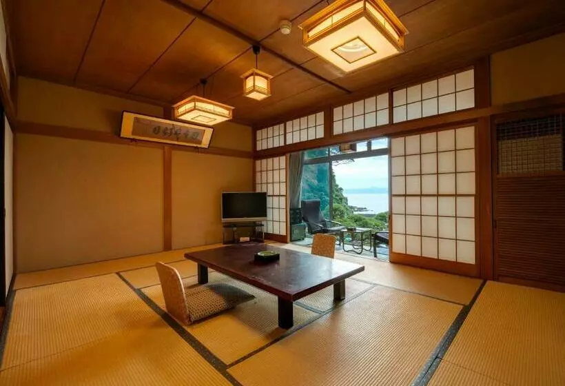 スタンダード４人部屋, Iwamotoro