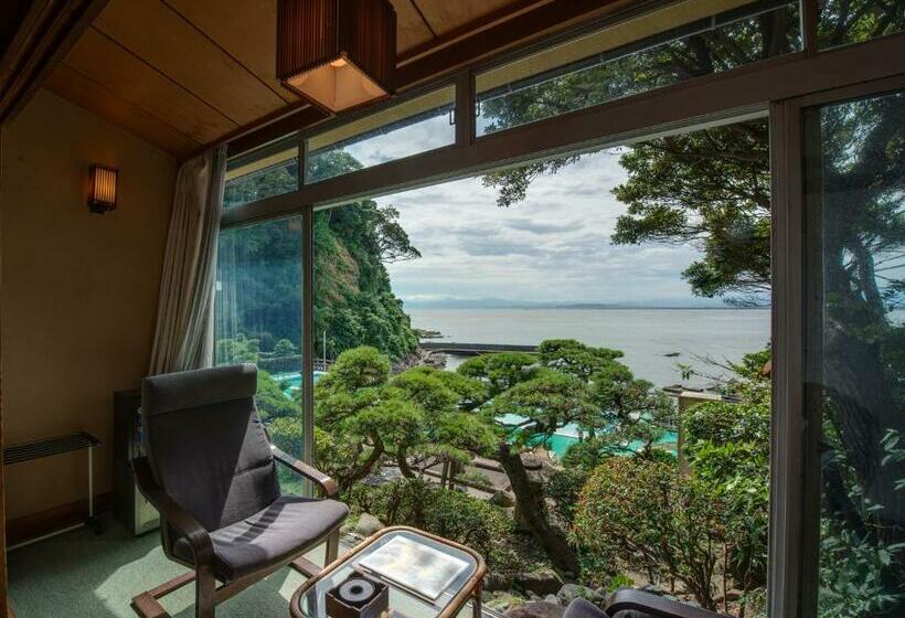 スタンダード４人部屋, Iwamotoro