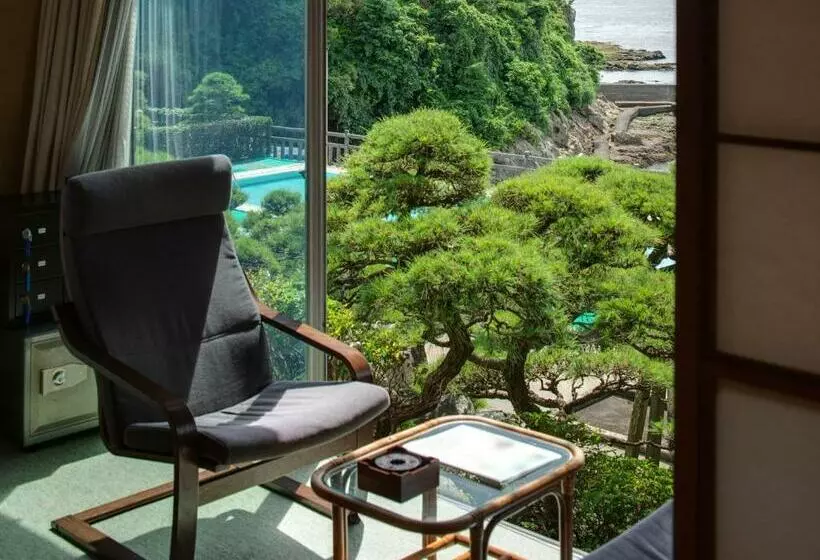 スタンダード４人部屋, Iwamotoro