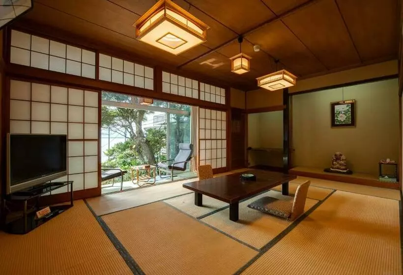 スタンダード４人部屋, Iwamotoro