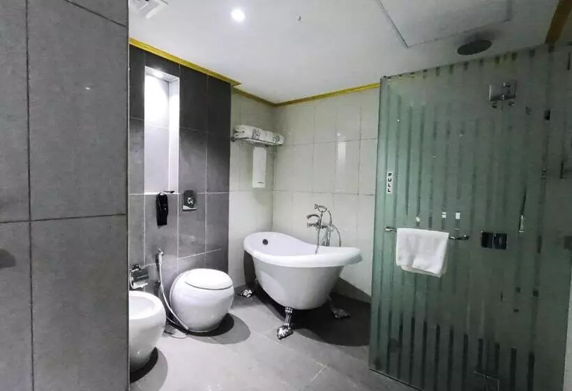 سوئیت پرزیدنت, Sunday Mangrove Corniche Hotel, Ras Al Khaimah