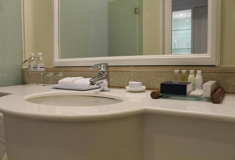 带大床的俱乐部房间, Royale Chulan Damansara