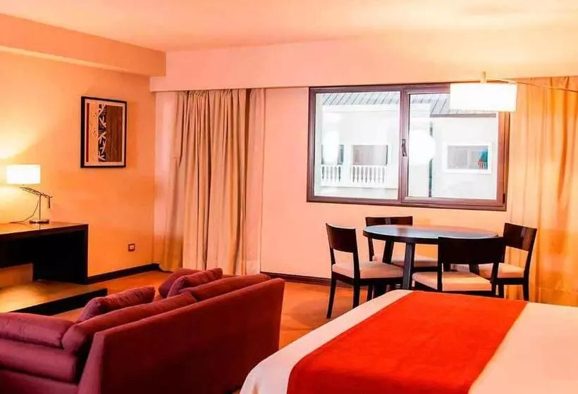 سوییت لوکس, Howard Johnson Hotel & Casino