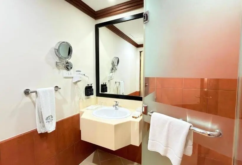스위트 킹사이즈 침대, Sunday Mangrove Corniche Hotel, Ras Al Khaimah