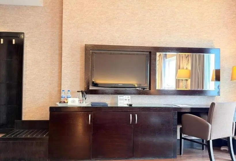 디럭스 룸 킹사이즈 침대, Sunday Mangrove Corniche Hotel, Ras Al Khaimah