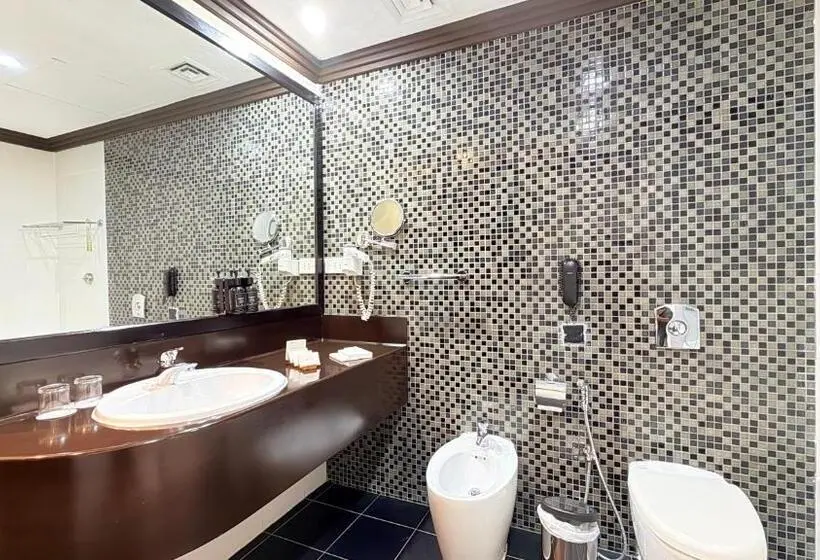 디럭스 룸 킹사이즈 침대, Sunday Mangrove Corniche Hotel, Ras Al Khaimah