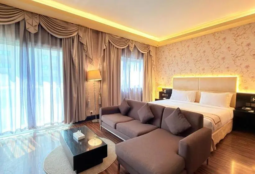 디럭스 룸 킹사이즈 침대, Sunday Mangrove Corniche Hotel, Ras Al Khaimah