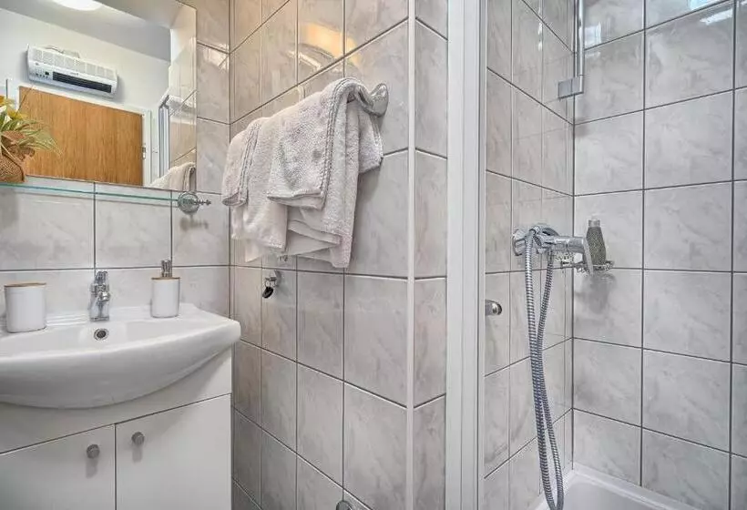 Huoneisto 1 Makuuhuone Merinäkymä, Apartments Irena