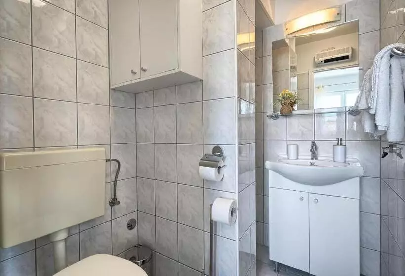 Huoneisto 1 Makuuhuone Merinäkymä, Apartments Irena