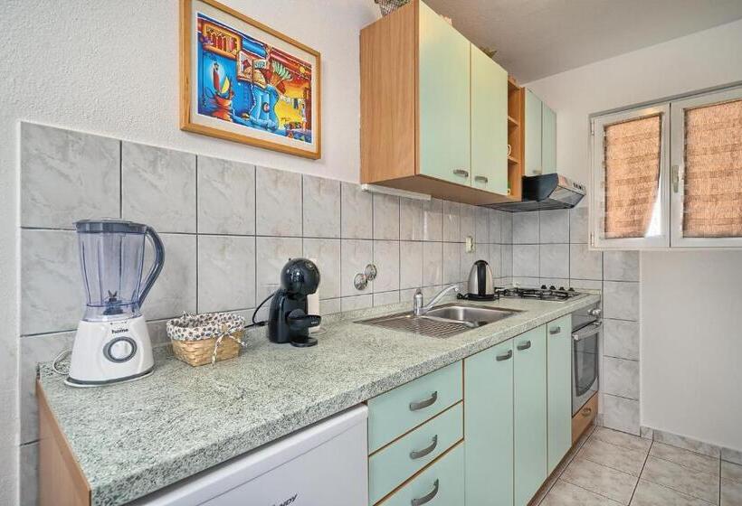 شقة غرفة واحدة مطلة على البحر, Apartments Irena