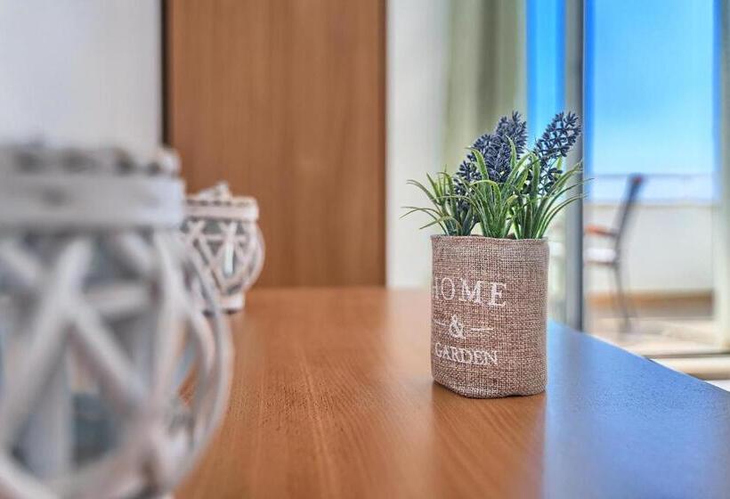 شقة غرفة واحدة مطلة على البحر, Apartments Irena