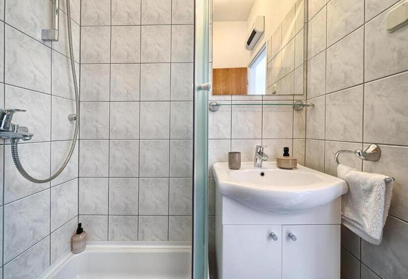 غرفة قياسية مطلّة علي البحر, Apartments Irena