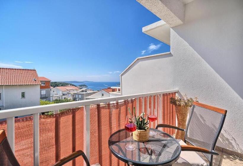 غرفة قياسية مطلّة علي البحر, Apartments Irena