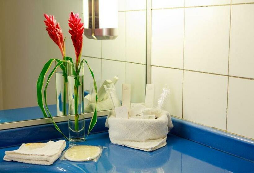 اتاق پرستیژ, Bakoua Martinique