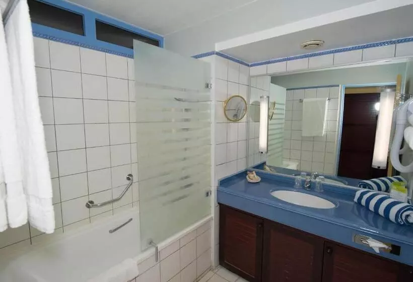 اتاق پرستیژ, Bakoua Martinique