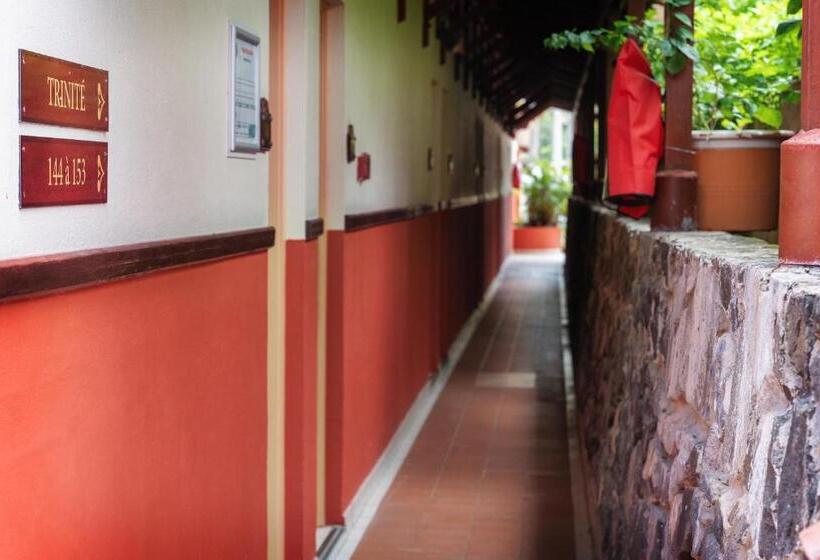 اتاق لوکس, Bakoua Martinique