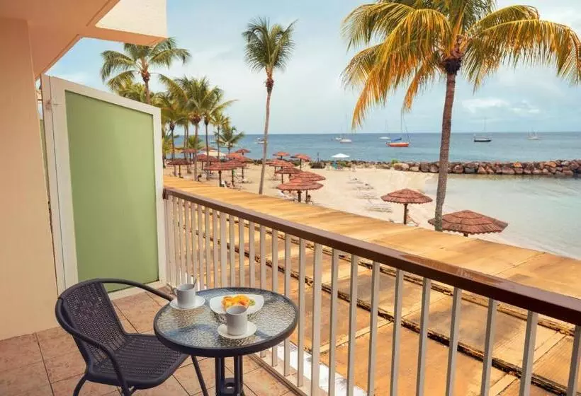 اتاق لوکس, Bakoua Martinique