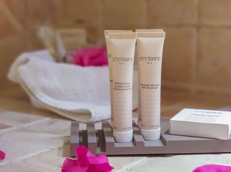 اتاق لوکس, Bakoua Martinique