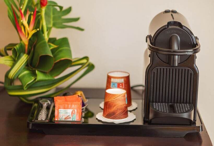 اتاق لوکس, Bakoua Martinique