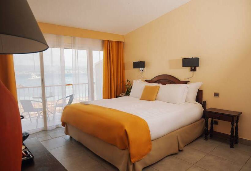 اتاق لوکس, Bakoua Martinique