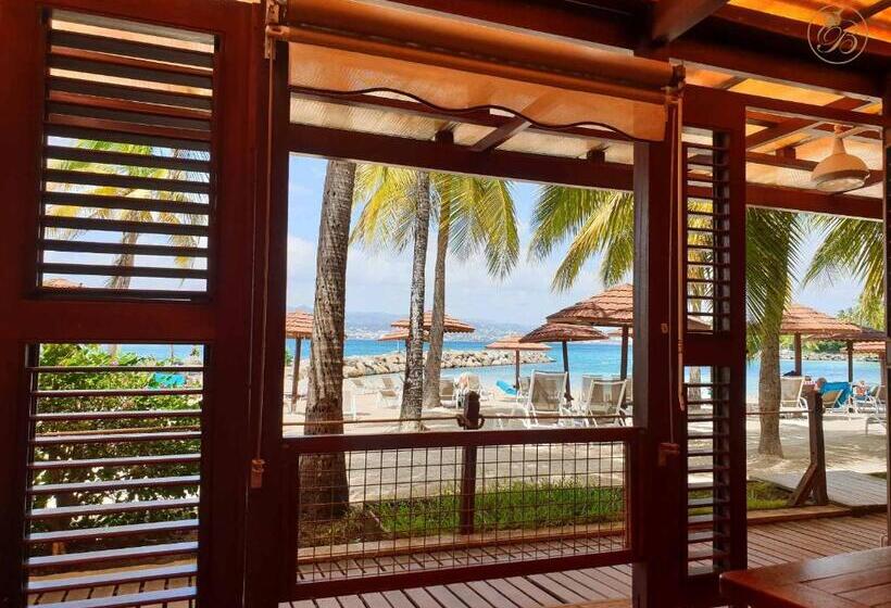 اتاق لوکس, Bakoua Martinique