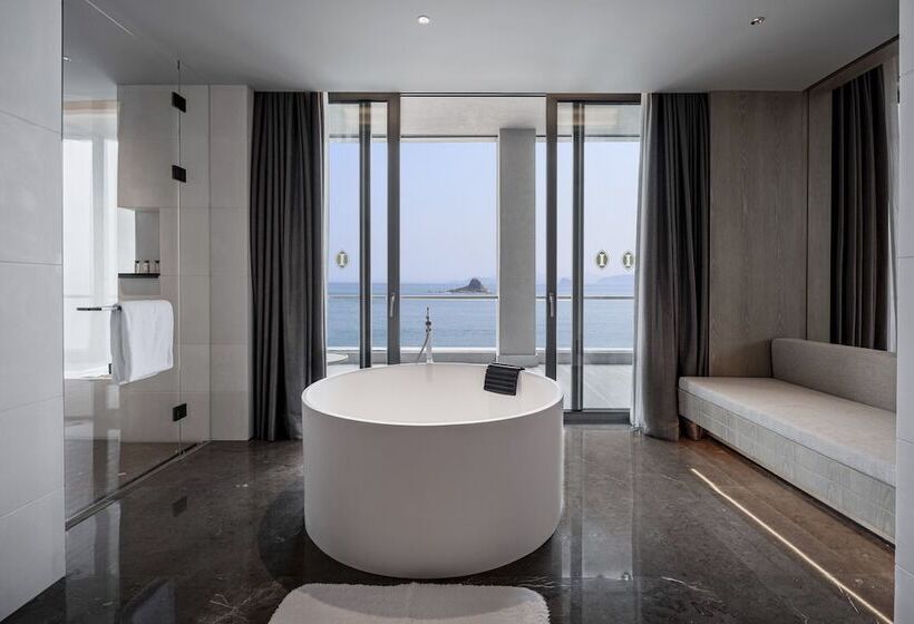 Apartament Club Suite z widokiem na morze, Intercontinental Shenzhen Dameisha Resort, An Ihg