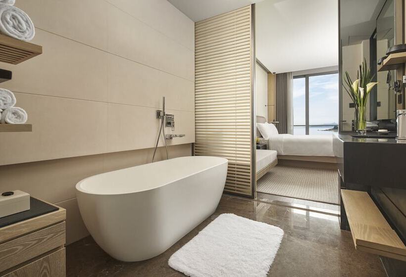 Classic Room Double Bed Sea View, Intercontinental Shenzhen Dameisha Resort, An Ihg