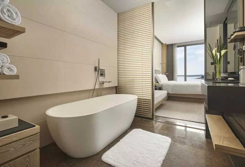 オーシャンビューのダブルベッドクラシックルーム, Intercontinental Shenzhen Dameisha Resort, An Ihg