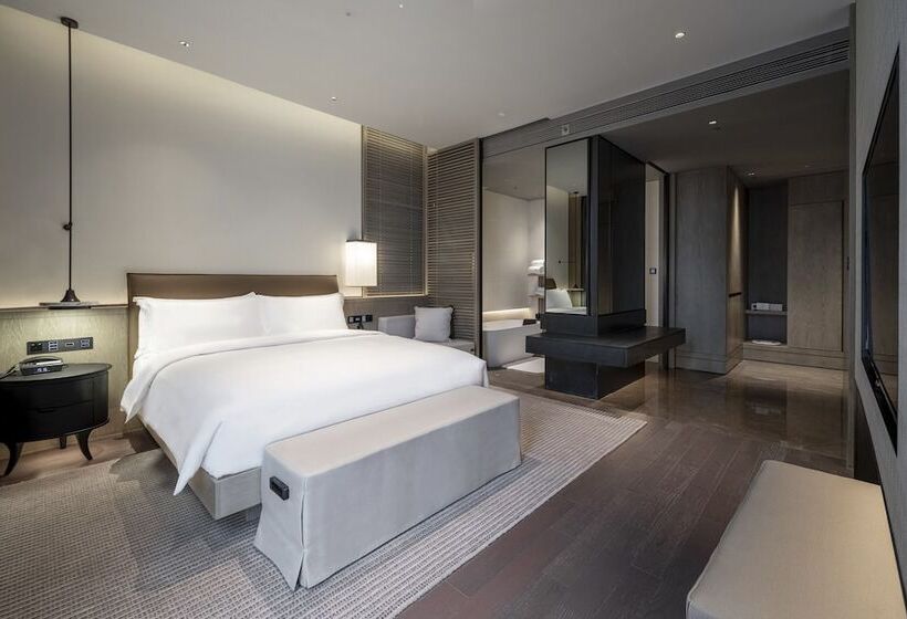 Classic Room Double Bed Sea View, Intercontinental Shenzhen Dameisha Resort, An Ihg