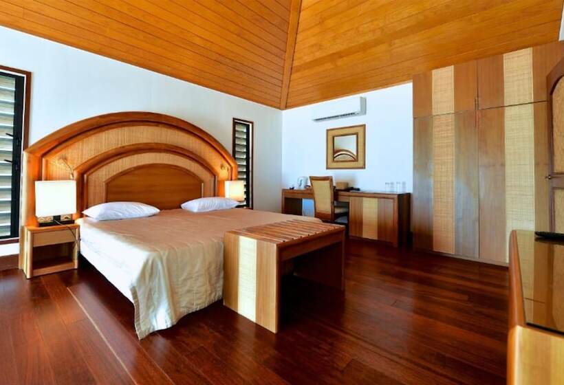 بانگلوی لوکس, Paradis D Ouvéa