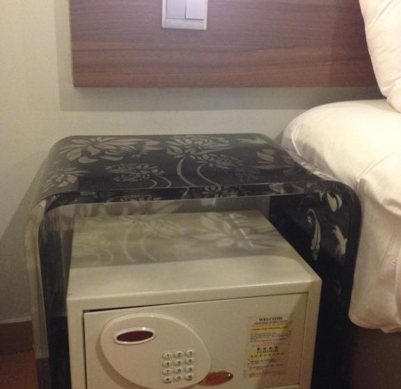 חדר סטנדרט לארבעה, Tune Hotel   Danga Bay Johor