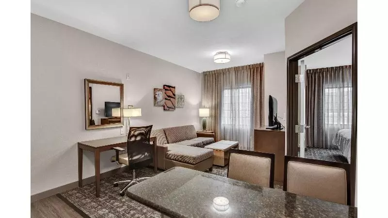 キングサイズベッドのスイートルーム, Staybridge Suites Salt Lake West Valley City, An Ihg