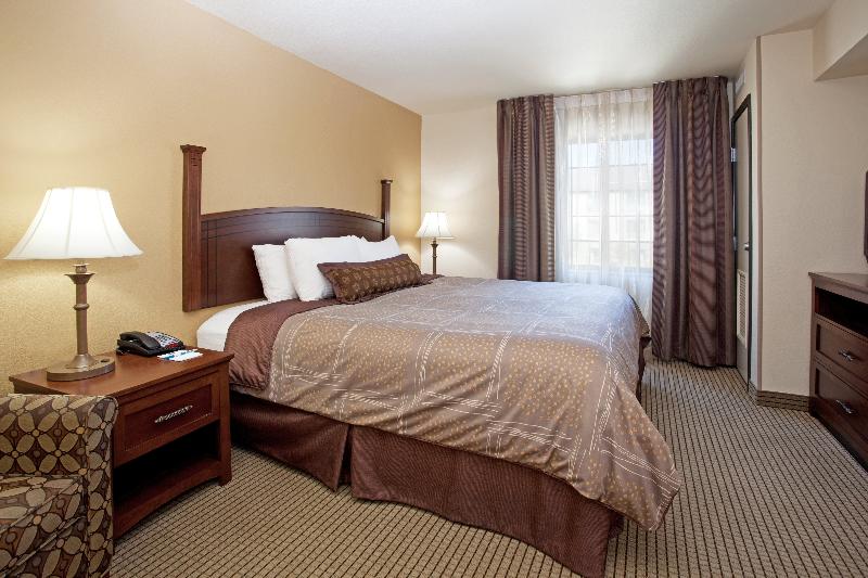 מיטת קינג בסוויטה, Staybridge Suites Salt Lake West Valley City, An Ihg