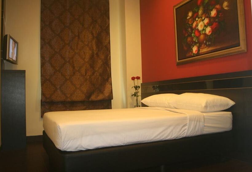 Superior Room, 81 Kovan