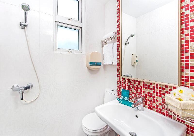 Standard Triple Room, 81 Kovan